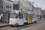 PCC 7006 von DE LIJN Antwerpen mit Werbung für Palm Hop, aufgenommen 10/07/2014 am Haltestelle Nationale Bank