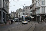 . Im Zentrum von Antwerpen -

Harmonisch fügt sich die moderne Albatros-Tram (Flexity 2) in den historischen Straßenzug in Antwerpen ein.

20.06.2016 (M)