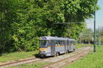 Die Stra�enbahnen der Baureihen 7700/7800 der STIB wurden grunds�tzlich au�er Dienst gestellt. Rund 15 Stra�enbahnen bleiben als Reserve, die �brigen werden verschrottet.
Die verbliebenen Stra�enbahnen fuhren ihre letzten Kilometer auf den Linien 39 und 44. Letztere ist zweifellos die sch�nste Stra�enbahnlinie Br�ssels und verl�uft durch den Sonienwald zwischen der Avenue Madoux und Tervuren.
Stra�enbahn 7733, Avenue de Tervuren, in der N�he des Kreisverkehrs Ravenstein.
23.04.2026