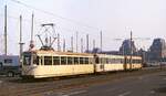 Aus einem bunt gemischten Wagenpark bestanden die Züge der belgischen  kusttram  Ende der 1970er Jahre: Vorne einer der speziell für diese Linie gebauten Triebwagen der Serie SO, bei denen