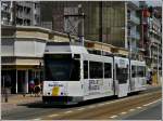 - Auf der Suche nach ein paar Sonnenstrahlen - De Kusttram N 6044 fotografiert am 23.07.2011 in Middelkerke auf seiner Fahrt nach Westende Bad.