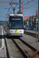 Kusttram (HermeLijn Nr.7225) Knokke-De Panne auf der Albertlaan in Nieuwpoort. Juli 2013.