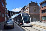 Triebwagen 5111 fährt die Rue Ernest Solvay entlang Richtung Liège-Guillemins.