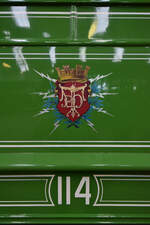 Blick auf das sehr auff�llige Logo der Tramways Est -Ouest de Li�ge et Extensions auf dem Triebwagen 114 vom Typ MAN 2x ZR Baujahr 1908. Es zeigt eindrucksvoll wie stolz man auf eine elektrische Bahn war.

L�ttich 17.04.2026