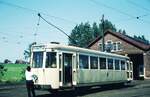 SNCV__Vor dem Depot Wemmel. Einf�deln des Trolleys von Tw 10478 auf der Linie 'BW' Br�ssel - Wemmel.__13-08-1974