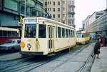 SNCV Br�ssel__Tw 10483 auf Linie 'BW' (Br�ssel-Wemmel) in der City. Dahinter PCC-Tw 7061 der STIB/MIVB auf der Tram-Linie 55.__13-08-1974