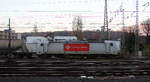 186 150 von Crossrail fährt mit einem Güterzug aus Augsburg(D) nach Herentals(B) bei der Ausfahrt aus Aachen-West in Richtung Montzen/Belgien. 
Aufgenommen vom Bahnsteig in Aachen-West. 
Bei schönem Herbstwetter am Nachmittag vom 30.11.2018.