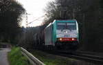 Die Cobra 2827 kommt die Gemmenicher-Rampe herunter nach Aachen-West mit einem Ölzug aus Antwerpen-Petrol(B) nach Heilbronn(D) und fährt nach Aachen-West und rollt die Gemmenicher-Rampe