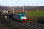 Am 13/12/2009 zog Cobra-Lok 2821 (186 213) einen Kesselwagenzug von Aachen-West kommend Richtung Montzen, hier aufgenommen kurz hinter der Blockstelle Botzelaer.