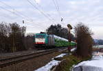 186 123  von Railtraxx kommt aus Richtung Aachen-West und fährt die Gemmenicher-Rampe hoch mit einem Jaguar-Autozug aus Graz-Vbf(A) nach Zeebrugge(B) und fährt in Richtung Montzen/Belgien.