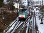 Die Cobra 2825  kommt die Gemmenicher-Rampe hoch und fährt als Lokzug aus Aachen-West nach Belgien fährt gleich in den Gemmenicher-Tunnel hinein.