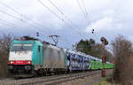 186 123 von Railtraxx kommt aus Richtung Aachen-West und fährt die Gemmenicher-Rampe hoch mit einem Jaguar-Autozug aus Graz-Vbf(A) nach Zeebrugge(B) und fährt in Richtung Montzen/Belgien.