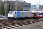 186 183-0 von Railpool kommt aus Richtung Montzen/Belgien mit einem Audizug aus Muizen(B) nach Köln-Gremerg(D ) und fährt in Aachen-West ein.