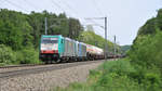 Mit gemeinsamen Kräften ziehen 186 235 alias 2843 und eine weitere 186 von Railpool/Lineas ziehen einen gemischten Güterzug von Aachen-West kommend in Richtung Visé.