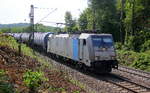 186 182-2 von Lineas/Railpool kommt die Gemmenicher-Rampe herunter nach Aachen-West mit einem Güterzug aus Antwerpen-Noord(B) nach Köln-Gremberg(D).