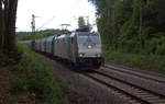 186 183-0 von Lineas/Railpool  kommt die Gemmenicher-Rampe herunter nach Aachen-West mit einem Coilzug aus Kinkempois(B) nach Landshut(D).