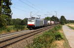186 445-3 von Lineas/Railpool kommt aus Richtung Aachen-West und fährt die Gemmenicher-Rampe hochgefahren mit einem langen Containerzug aus Gallarate(I) nach Antwerpen-Oorderen(B) und fährt