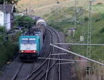 Die Cobra 2827 kommt die Gemmenicher-Rampe hochgefahren aus Aachen-West mit einem langen Kesselzug aus Ludwigshafen-BASF nach Antwerpen-BASF(B) und fährt gleich in den Gemmenicher-Tunnel hinein