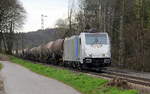 186 253-1 von Lineas/Railpool kommt die Gemmenicher-Rampe herunter nach Aachen-West mit einem langen Kesselzug aus Antwerpen-BASF nach Ludwigshafen-BASF(D).