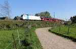 186 294-5 von Railpool/Lineas kommt aus Richtung Aachen-West und fährt die Gemmenicher-Rampe hoch mit einem langen Mercedes-Zug aus Kornwestheim(D) nach Zeebrugge-Ramskapelle(B) und fährt