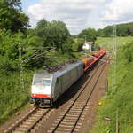 186 500-5 von Lineas/Railpool  kommt aus Richtung Aachen-West und fährt die Gemmenicher-Rampe hochgefahren mit einem gemischten Güterzug aus Köln-Gremberg nach Antwerpen-Noord(B) und