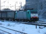 Die Cobra 2819 kommt mit einem LKW-Ambrogio-Zug aus Montzen/Belgien fhrt in Aachen-West ein im Schnee.