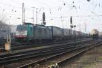 Die Cobra 2823 fhrt mit einem gemischten Containerzug von Aachen-West nach Montzen/Belgien bei Sonne.
30.1.2011