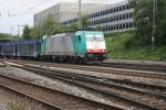 Die Cobra 2822 kommt mit einem Autoleerzug aus Richtung Belgien und fhrt in Aachen-West ein bei Wolken.
2.7.2011