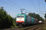 Zwei Cobra 2842 und 2820 kommen mit einem gemischten Gterzug von Aachen-West nach Antwerpen-Noord und fahren den Gemmenicher-Weg hoch bei Sommerwetter.
2.6.2011