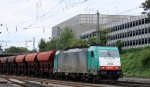 Die Cobra 2818 kommt mit einem Kohlenzug aus Zandvliet(B) nach Aachen-West bei Sonne und Wolken.
Aufgenomen in Aachen-West.
5.8.2011