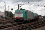 Die Cobra 2821 fhrt mit einem gemischten Gterzug aus Kln-Gremberg nach Antwerpen-Noord in Aachen-West bei Wolken.
7.8.2011