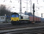 Die Class 66 PB15 von Railtraxx BVBA fhrt mit einem sehr langen Containerzug von Aachen-West nach Belgien, am Ende ist eine 145 CL-204 von Crossrail als Schubhilfe bei Abendstimmung am 21.2.2012.