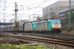 Zwei Cobra 2805 und 2822 kommen mit einem sehr langen Kohlenzug aus Zandvliet(B) nach Mannheim und fahren in Aachen-West ein bei viele Wolken am 13.3.2012.