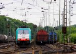 Die Cobra 2808 fhrt mit einem Kalkzug aus Oberhausen nach Hermalle-Huy(B)bei der Ausfahrt von Aachen-West bei Wolken am 16.6.2012.