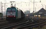 Die Cobra 2815 fhrt mit einem kurzen gemischten Gterzug aus Osnabrck nach Kortenberg-Goederen(B) bei der Ausfahrt von Aachen-West.
Und im Hintergrund steht eine Class 66 PB03  Mireille  von Crossrail in Aachen-Wet in der Abendsonne am 19.6.2012.