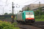 Die Cobra 2822 rangiert in Aachen-West bei Regen am 5.7.2012.