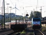 Die Cobra 2826 steht in Aachen-West mit einem Autoleerzug bei Sonnenschein am 23.8.2012.

