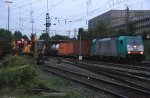 Die Cobra 2828 kommt mit einem Containerzug aus Belgien nach Italien und fhrt in Aachen-West ein in der Abendstimmung am 21.9.2012.