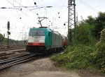 Die Cobra 2832 fhrt mit einem Arcese-LKW-Zug aus Verona(I) nach Genk(B)bei der Ausfahrt aus Aachen-West und fhrt in Richtung Montzen/Belgien bei Sonne und Wolken am 23.9.2012.