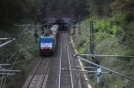 Zwei Cobra 2819 und 2818 kommen aus dem Gemmenicher-Tunnel mit einem  Kesselzug aus Antwerpen-BASF(B) nach  Ludwigshafen-BASF und fahren die Gemmenicher-Rampe herunter nach Aachen-West bei Herbstwetter.
Aufgenommen bei Reinartzkehl am 8.10.2012.