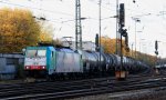 Die Cobra 2818 fhrt mit einem Kesselzug aus Ludwigshafen-BASF nach Antwerpen-BASF(B) bei der Abfahrt aus Aachen-West und fhrt in Richtung Montzen/Belgien bei Goldenem Novemberwetter am 11.11.2012.