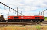 Die Class 66 PB13  Ilse  von Crossrail fhrt mit einem Kurzen Silozug aus Herentals(B) nach Poznen(PL) und fhert in Richtung Aachen-West bei der Ausfahrt aus Montzen-Gare(B) bei schnem Sonnenschein