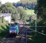 Die Cobra 2808 kommt  die Gemmenicher-Rampe hochgefahren aus Aachen-West  als Lokzug aus Aachen-West(D) nach Antwerpen(B) und fährt gleich in den Gemmenicher-Tunnel hinein und fährt in Richtung Montzen/Vise(B). Aufgenommen in Reinartzkehl an der Montzenroute bei schönem Herbstwetter am 4.10.2014.