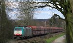 Die belgische 2830 (E-186) ist mit ihrer Güterfracht auf der Montzenroute nach Belgien unterwegs,hier zu sehen unweit vom Gemmenicher Tunnel am Friedrichsweg bei Aachen am 01.04.2016.