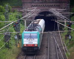 Zwei Cobra 2808 und 2836 kommen mit einem schweren Kalkzug aus Yves-Gomezee(B) nach Millingen-Solvay(D) aus dem Gemmenicher Tunnel raus und fahren die Gemmenicher-Rampe hinunter nach Aachen-West.