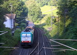 Die Cobra 2822 kommt die Gemmenicher-Rampe hochgefahren aus Aachen-West mit einem langen Audi-VW-Zug aus Osnabrück nach Kortenberg-Goederen(B) und fährt gleich in den Gemmenicher-Tunnel hinein und fährt in Richtung Montzen/Vise(B). 
Aufgenommen in Reinartzkehl an der Montzenroute.
Bei Sommerwetter am Abend vom 14.7.2016.