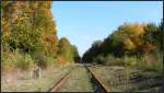 Der Blick auf das Streckengleis im Bahnhof von Raeren (B) an der ehemaligen Vennbahn in Richtung Walheim.Szenario vom 26.10.15. Gelände frei zugänglich.
