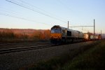 Die Class 66 DE6306 von DLC Railways kommt mit einem Containerzug aus Montzen und fhrt in Vise.
Aufgenommen in Remersdael.
12.11.2011