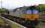 Zwei Class 66 DE6302 von DLC Railways und die PB15 von Railtraxx BVBA stehen in Aachen-Wet an der Laderampe bei Wolken am 14.10.2012.