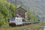 Am 18.09.2021 ist die 186 451 von Lineas in Kaub in Richtung Norden unterwegs